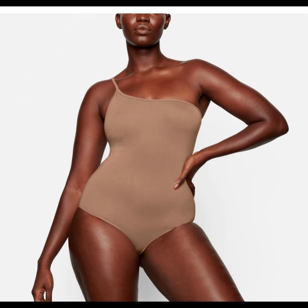SKIMS Essential Bodysuit - S/M